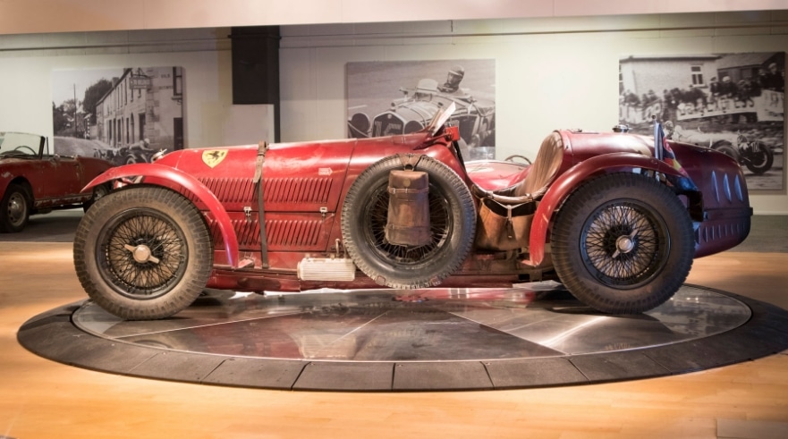 Klassieke Ferrari bij Metropole museum