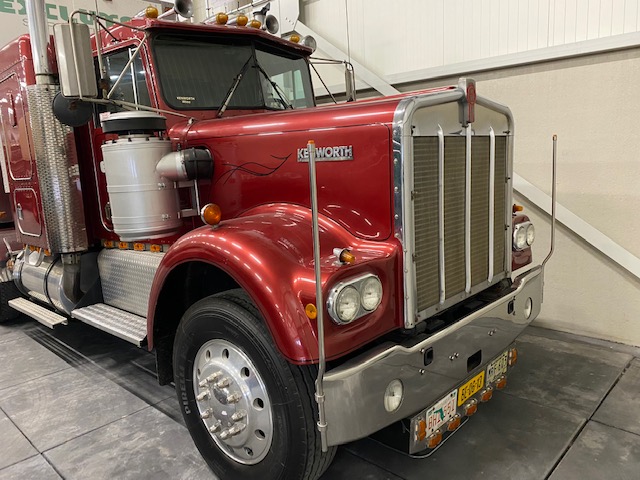 Kenworth W900