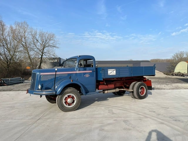 Mercedes Benz LAK 329