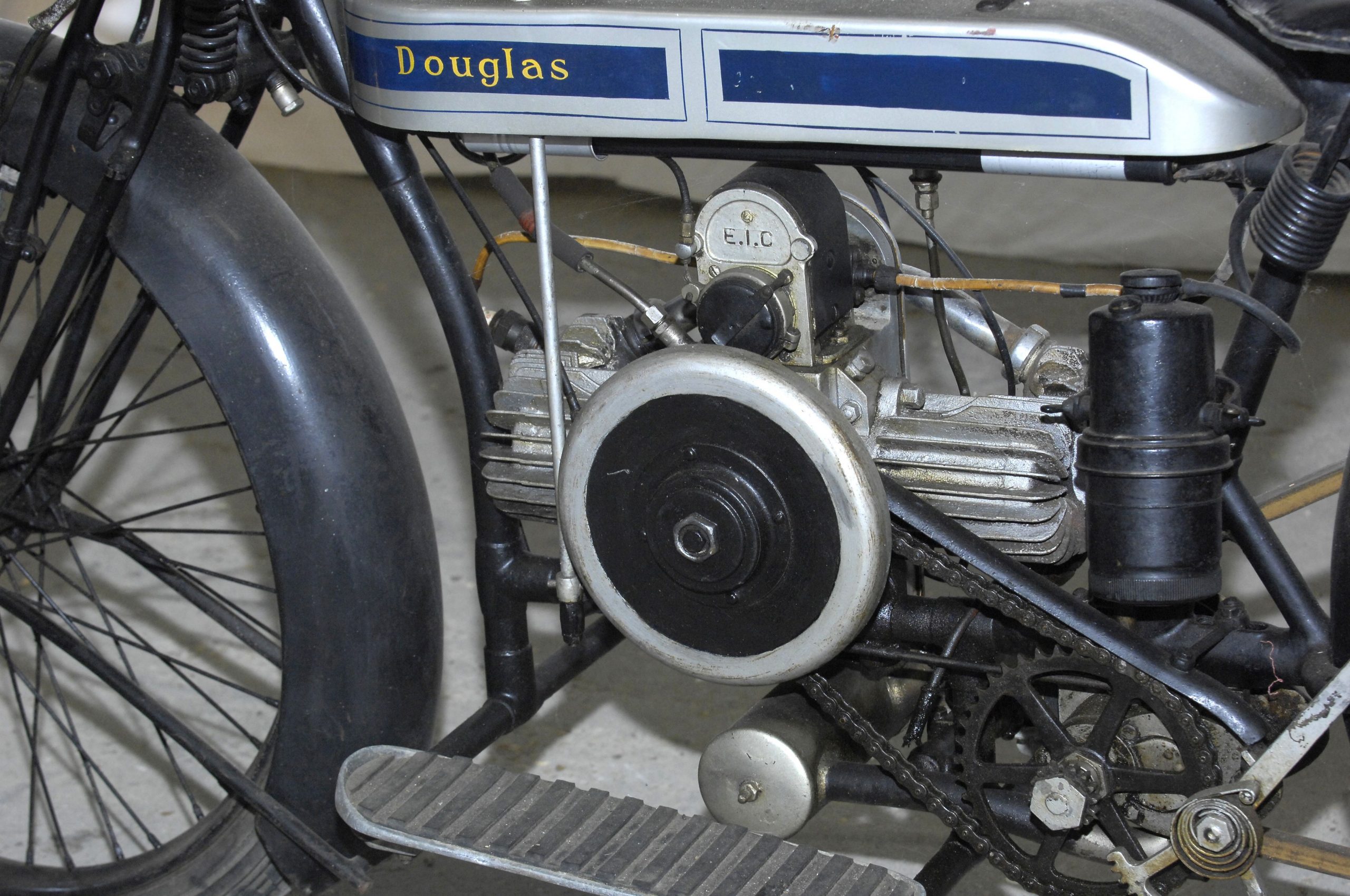 Douglas 350 motor