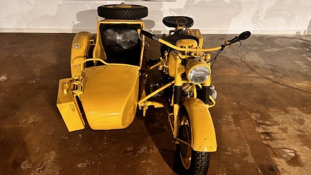 BMW R75 Motorrad mit Seitenwagen