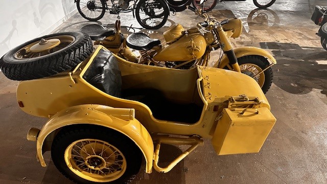 BMW R75 Motorrad mit Seitenwagen