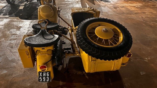 BMW R75 Motorrad mit Seitenwagen