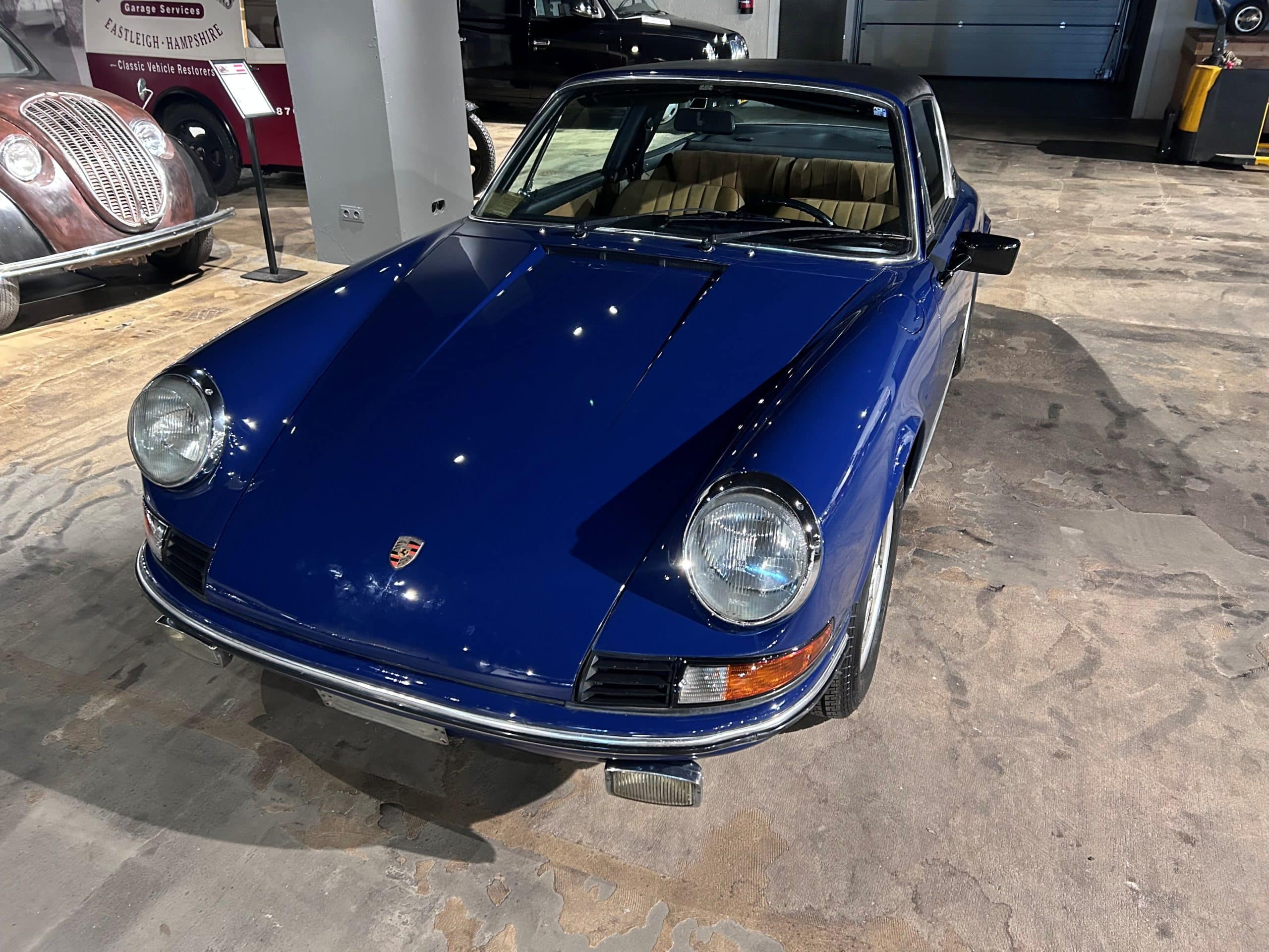 Porsche 911E Targa Ölklappe