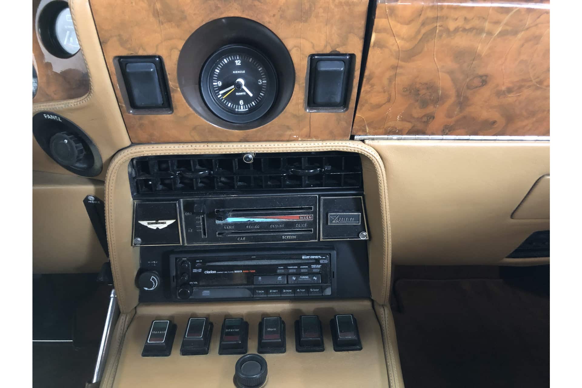 Aston Martin V8 Volante