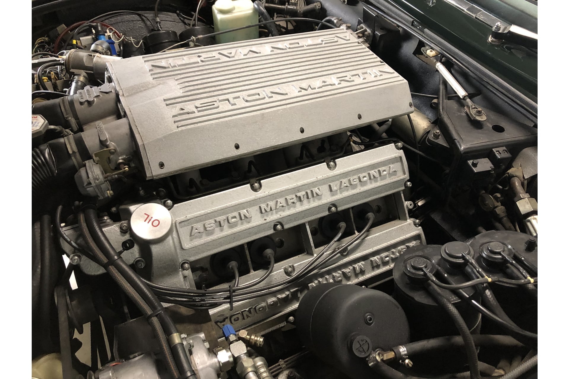 Aston Martin V8 Volante
