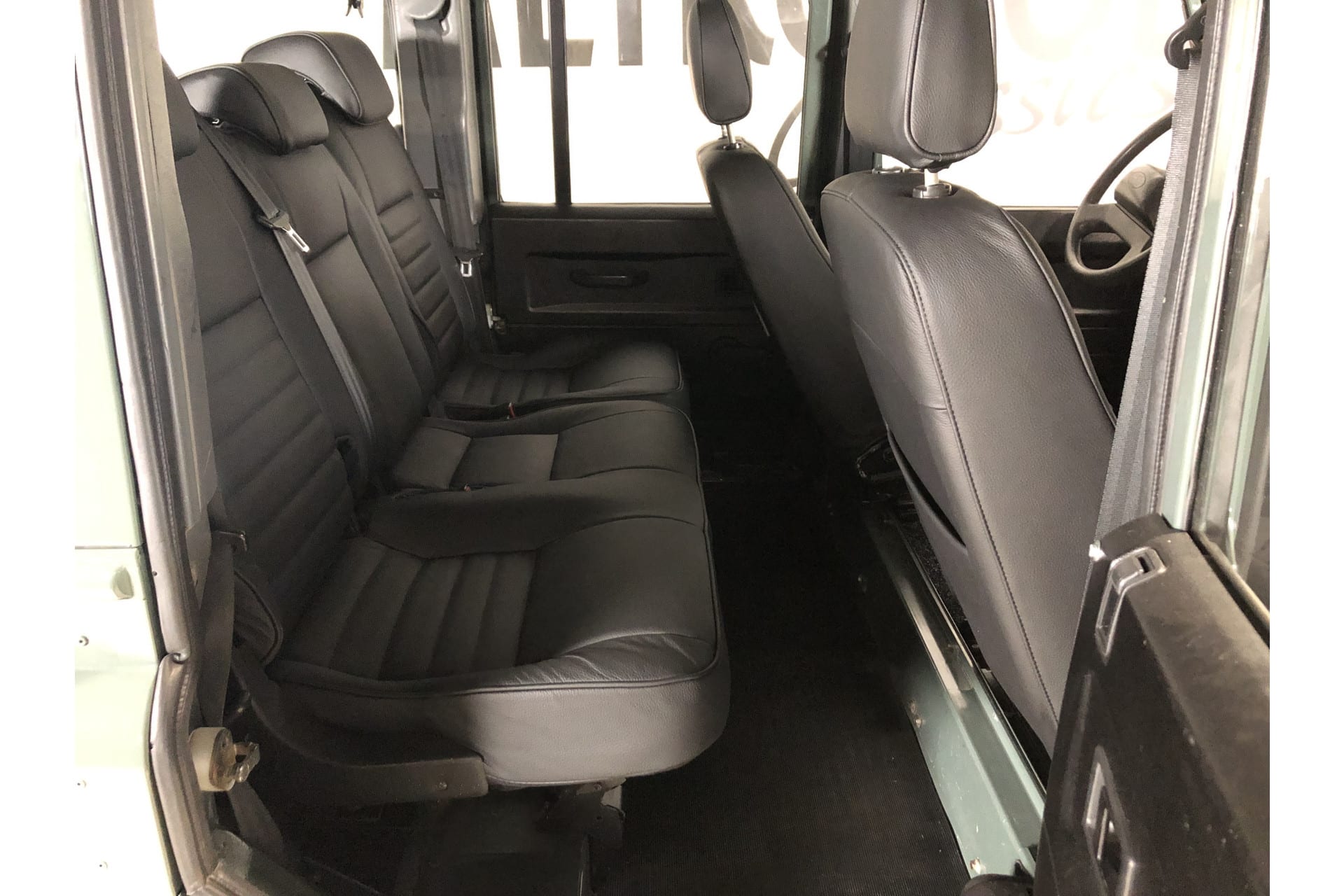 Land Rover Defender 110