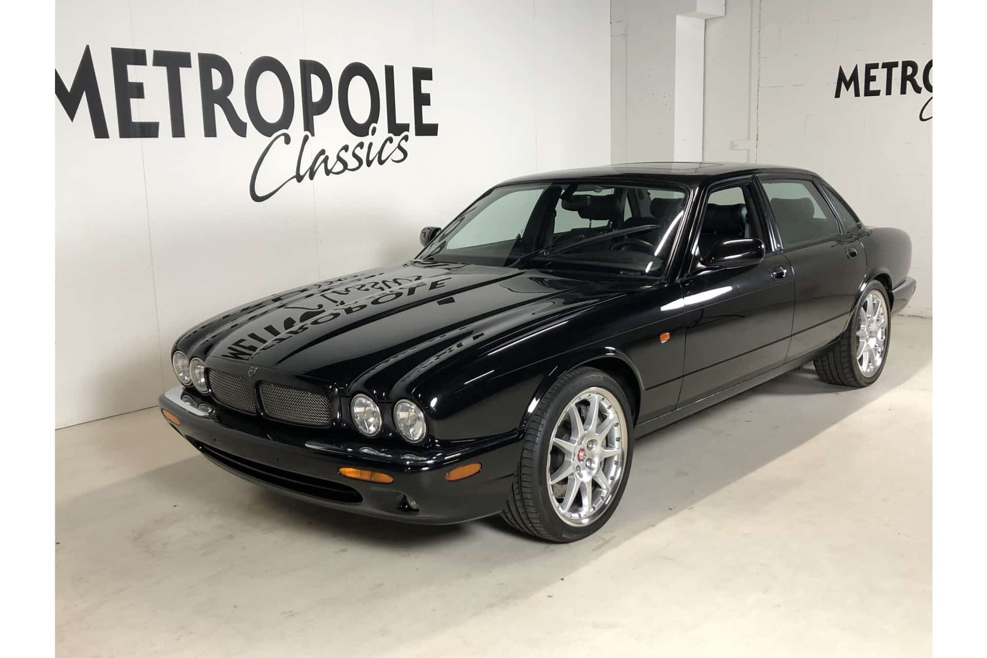 Jaguar XJR 100