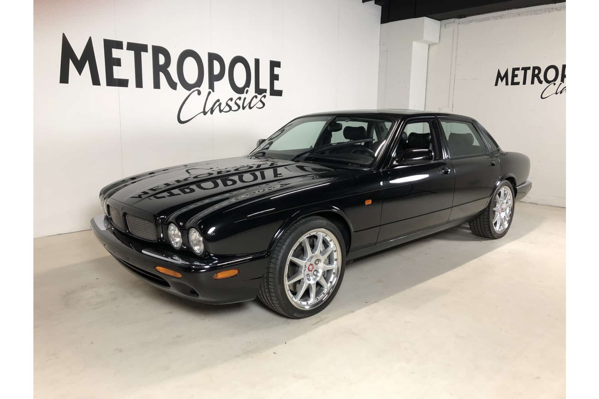 Jaguar XJR 100