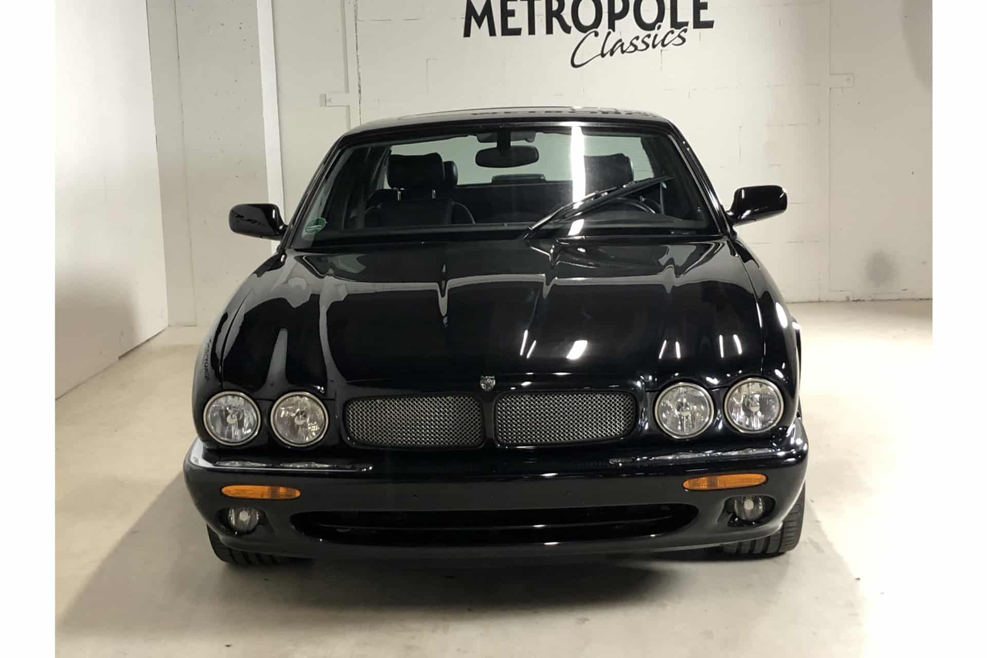 Jaguar XJR 100