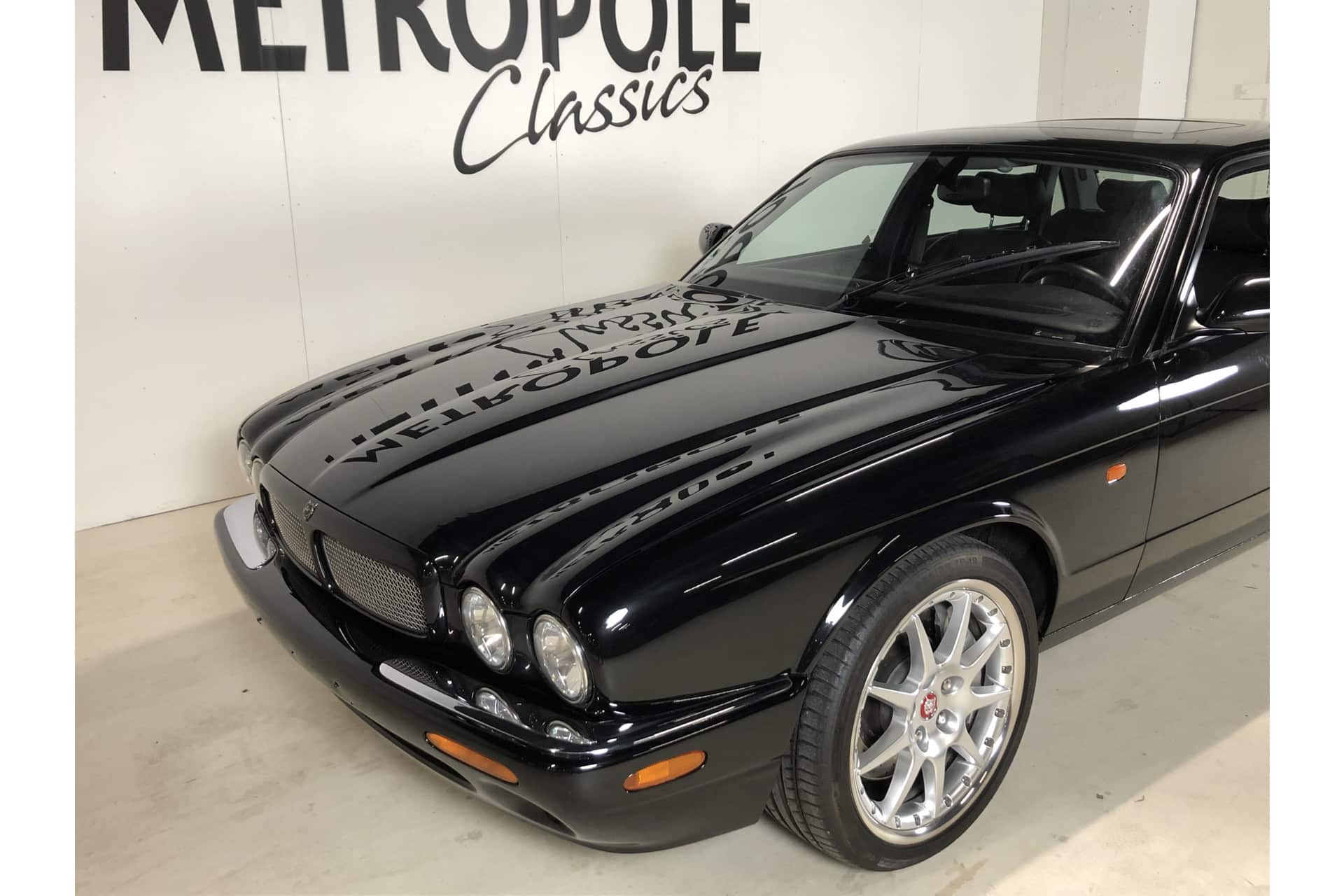Jaguar XJR 100