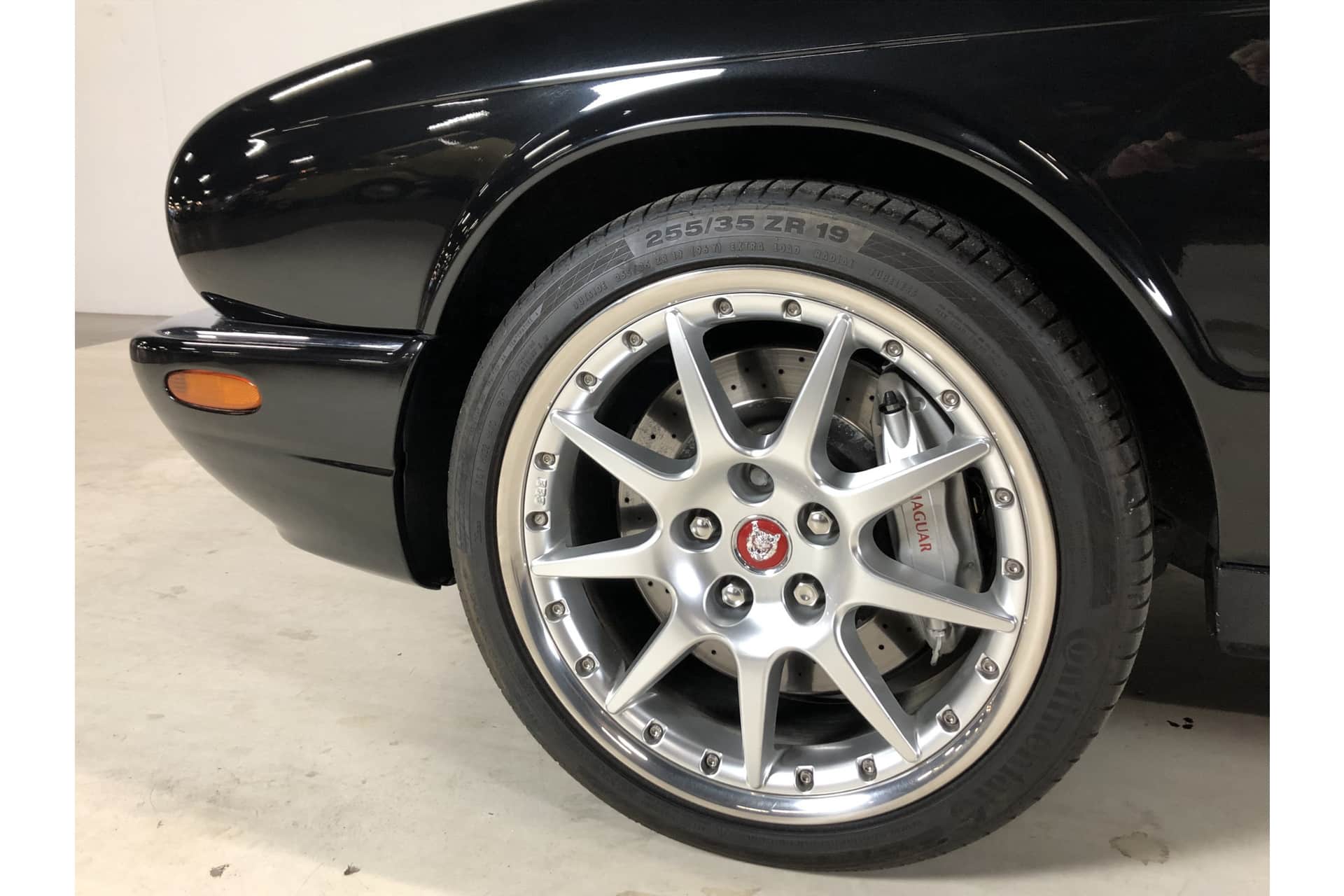 Jaguar XJR 100