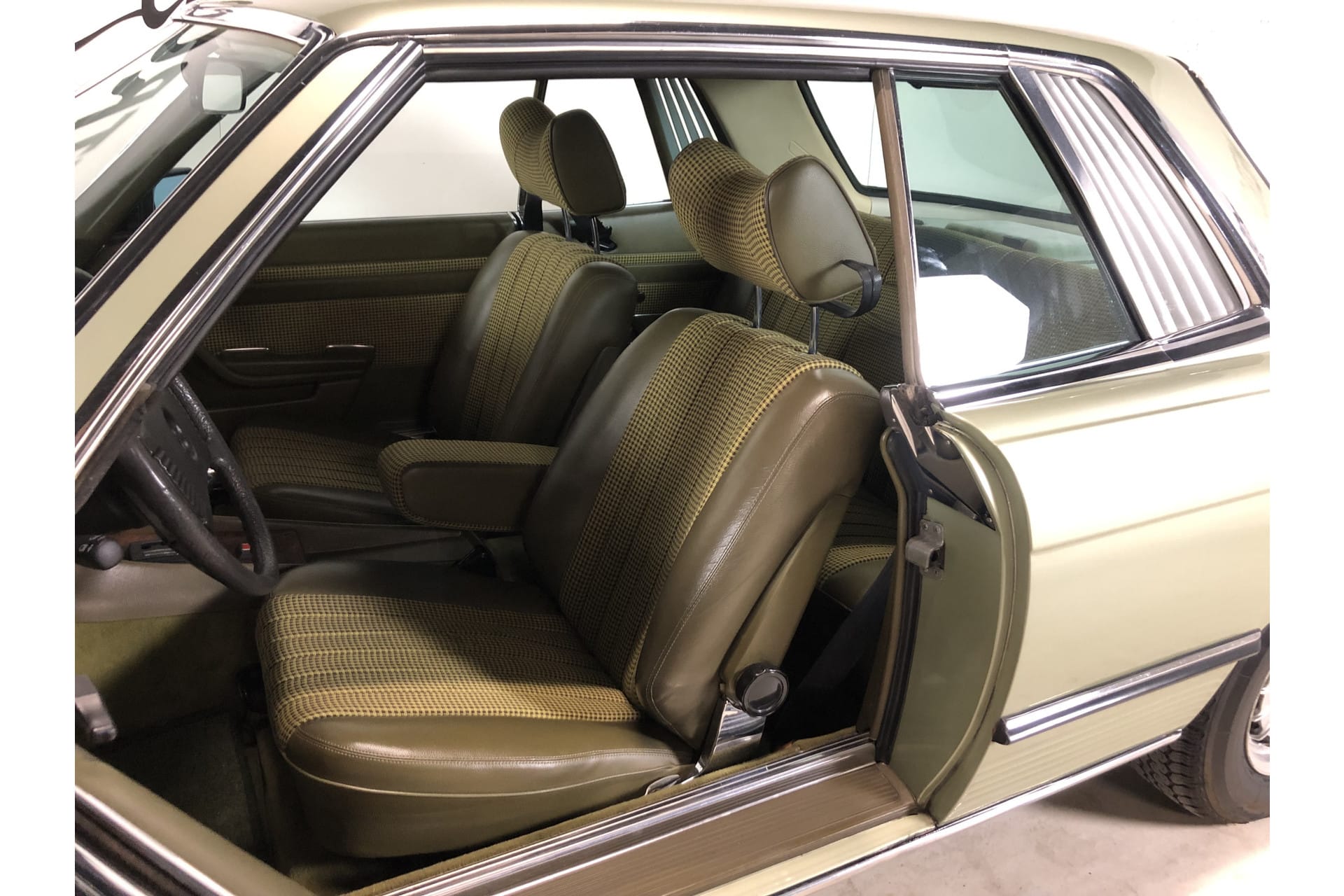 Mercedes-Benz 350 SLC