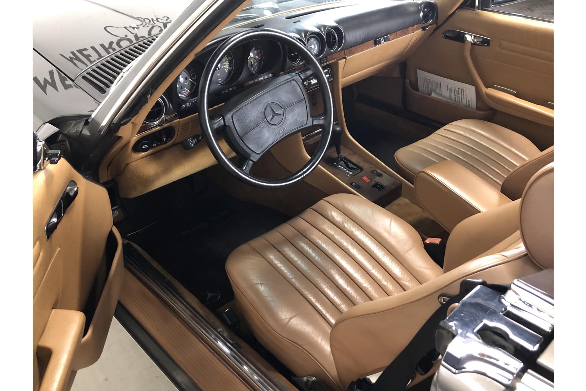 Mercedes-Benz 560 SL
