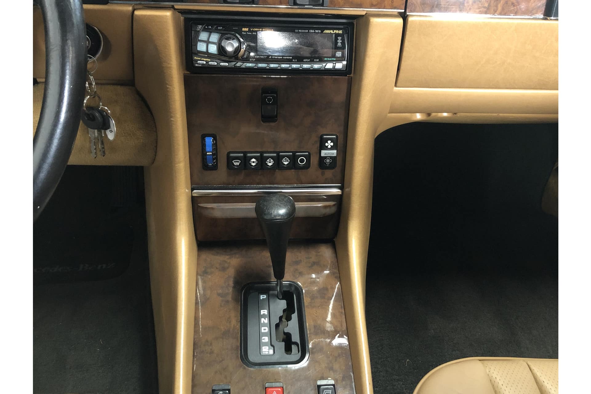 Mercedes-Benz 560 SL