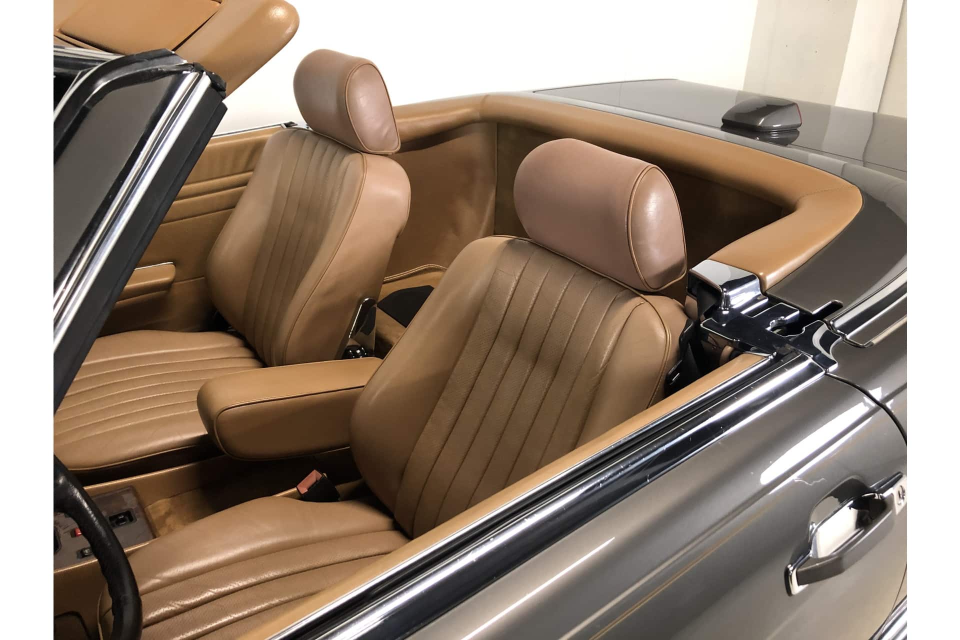 Mercedes-Benz 560 SL
