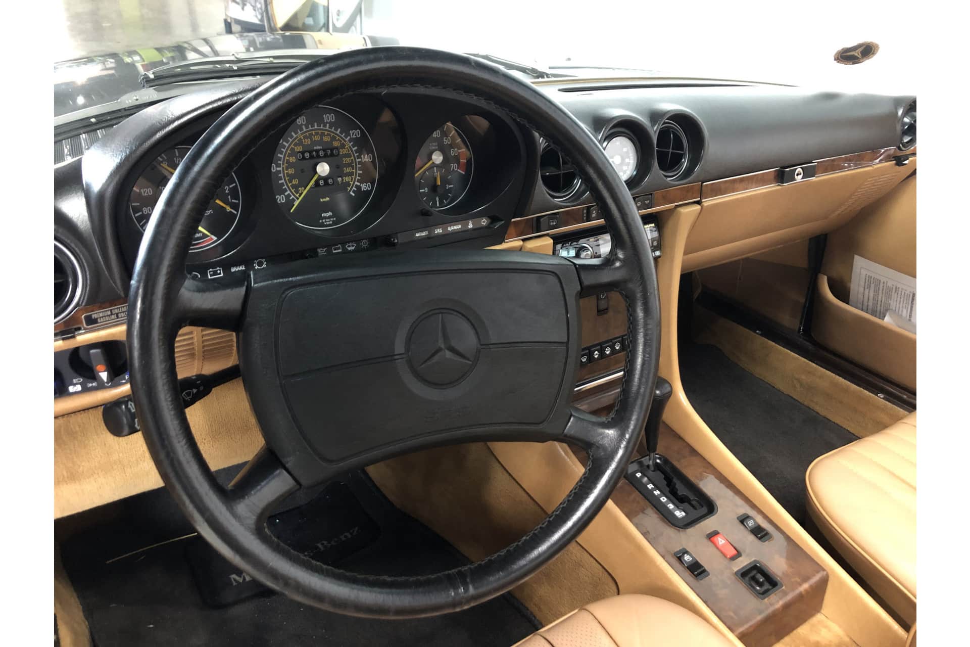 Mercedes-Benz 560 SL
