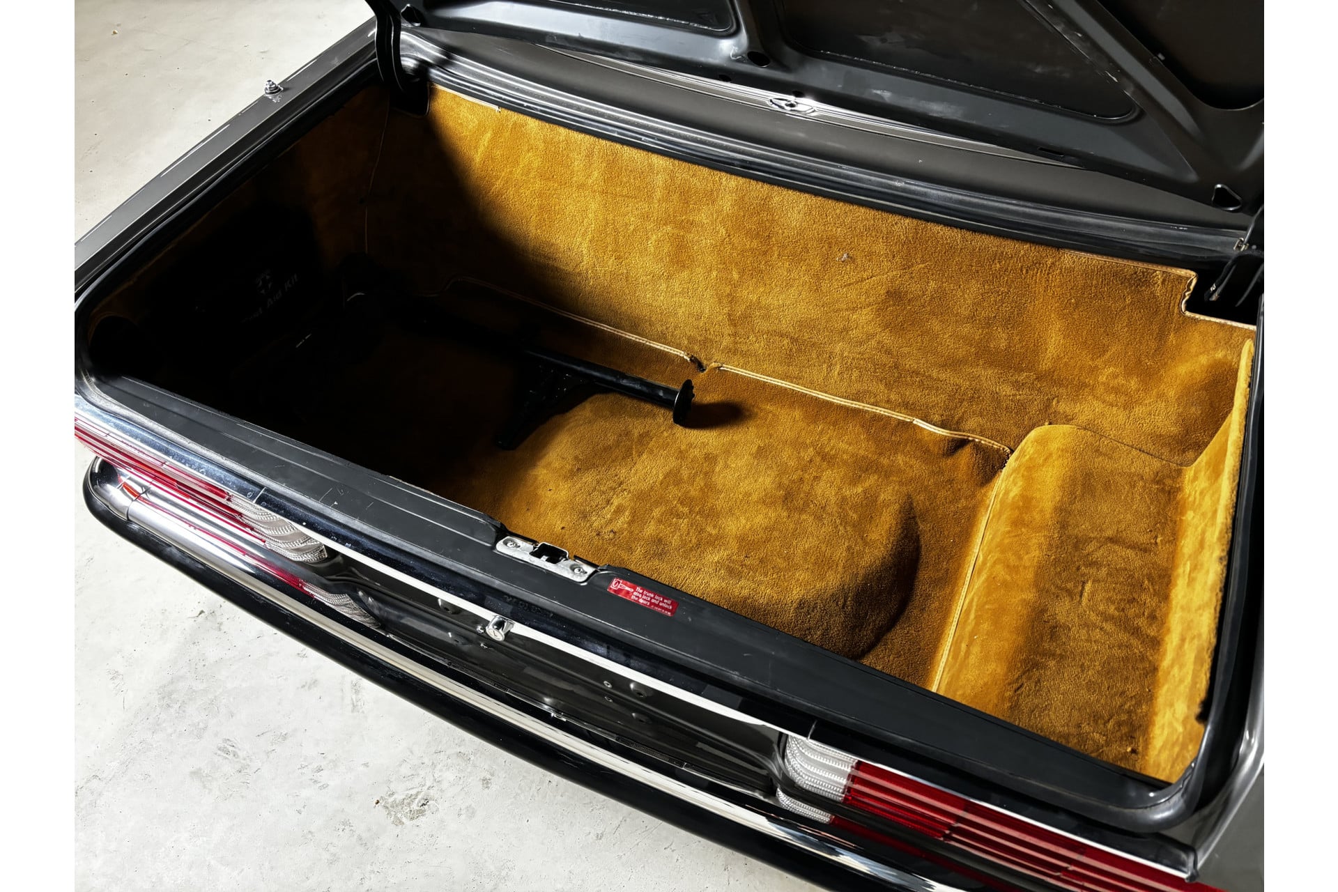 Mercedes-Benz 560 SL
