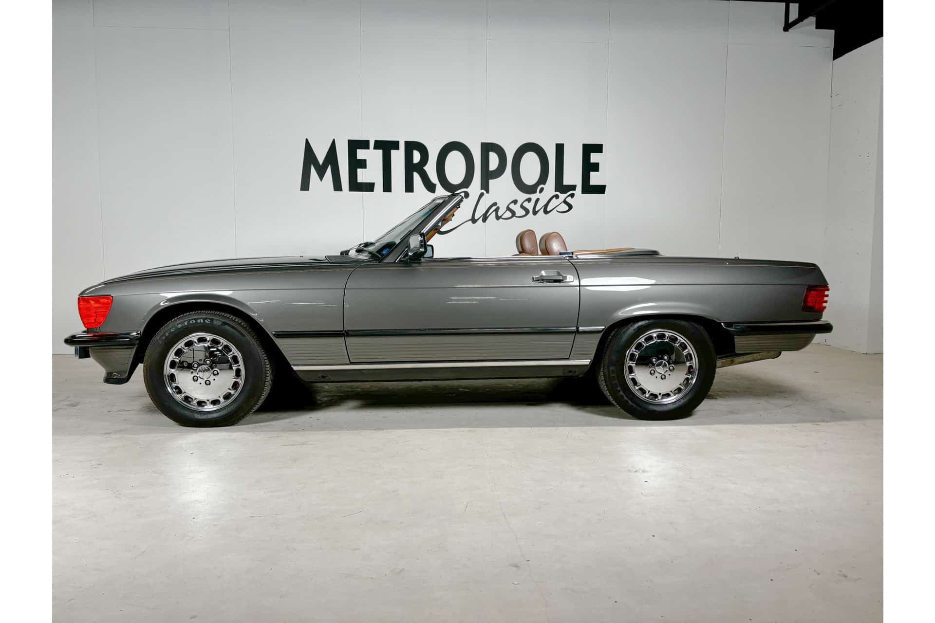 Mercedes-Benz 560 SL