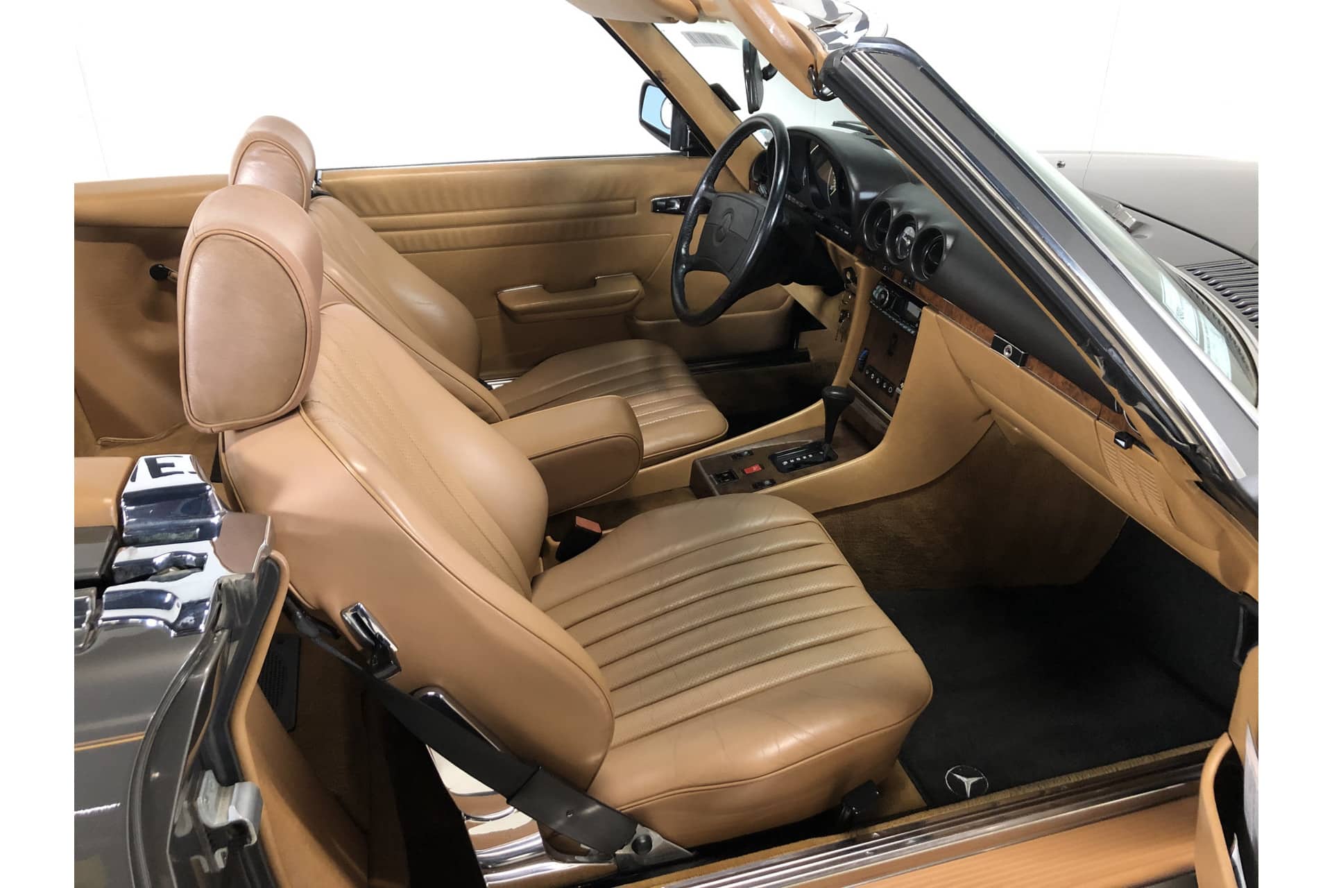 Mercedes-Benz 560 SL