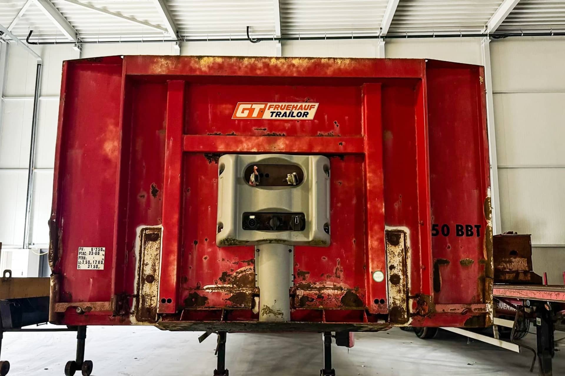 Fruehauf 150 BBT with knowledge crane white 16000 TM