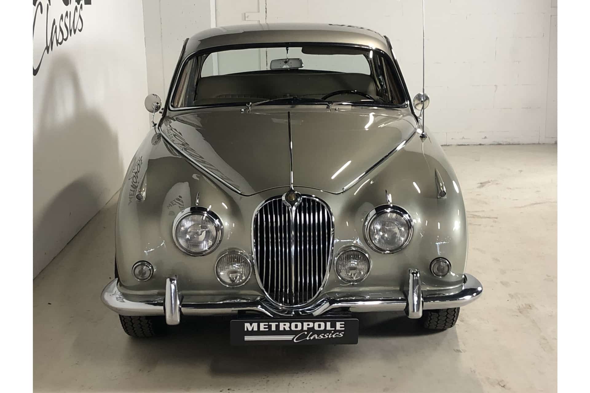 Jaguar MK II 240