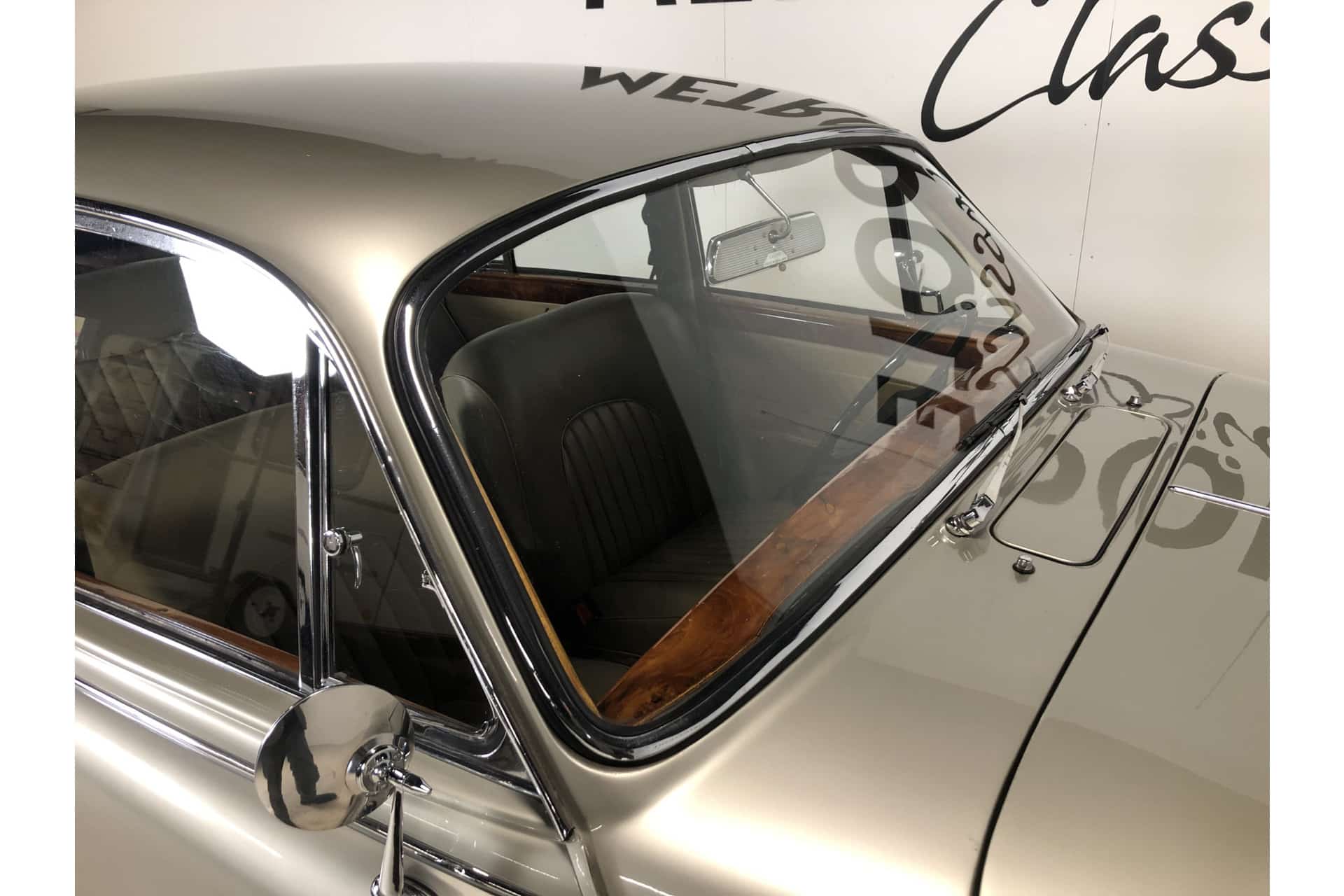 Jaguar MK II 240