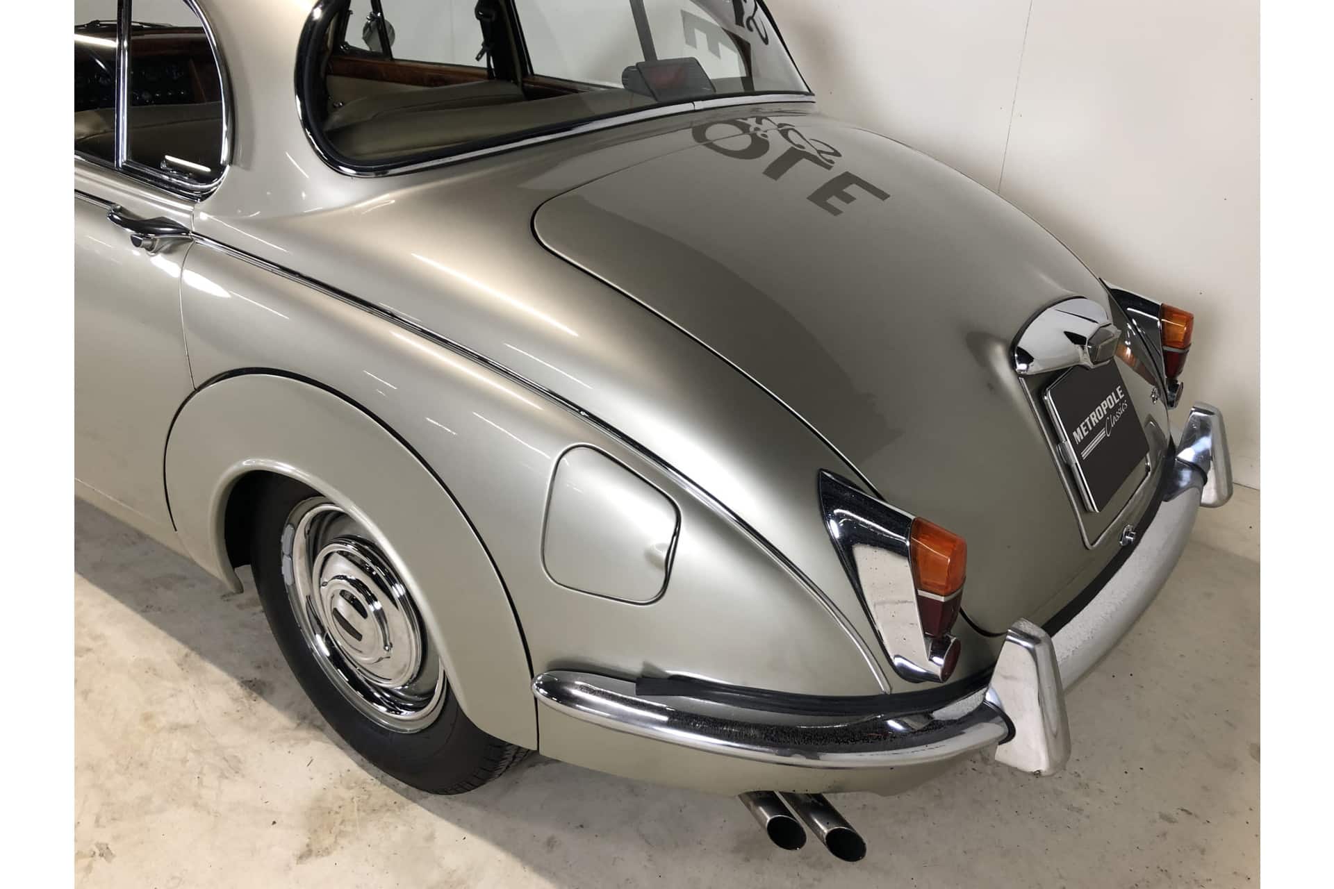 Jaguar MK II 240