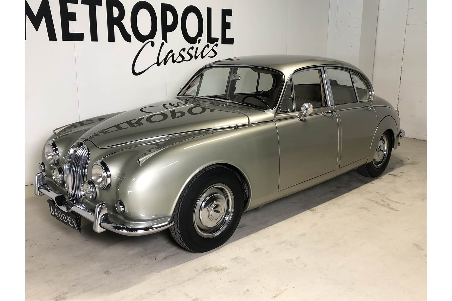 Jaguar MK II 240