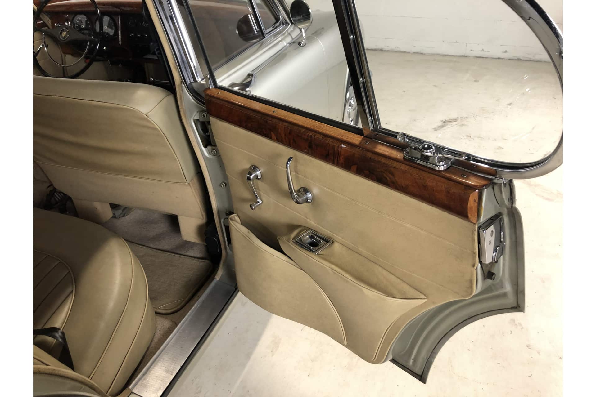 Jaguar MK II 240