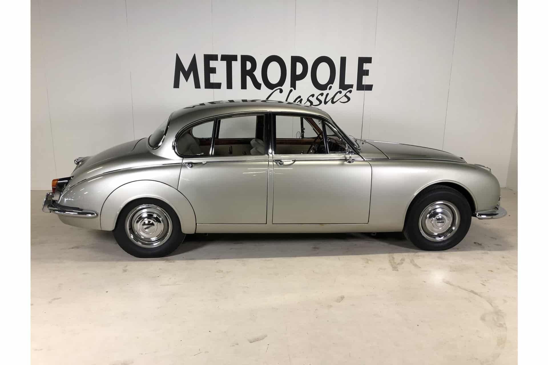 Jaguar MK II 240