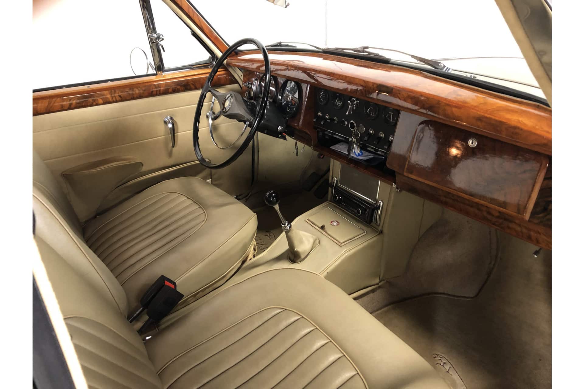 Jaguar MK II 240