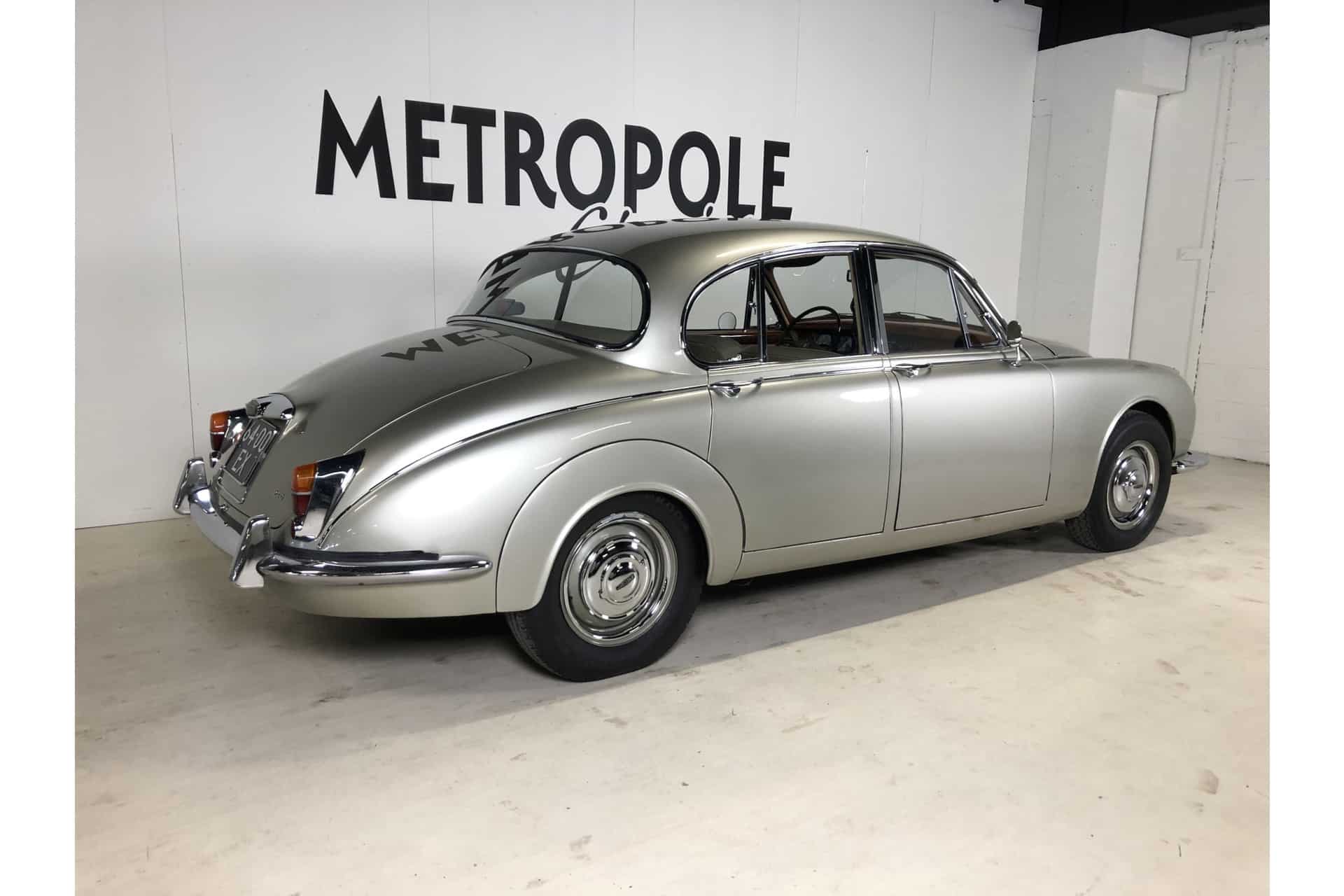 Jaguar MK II 240