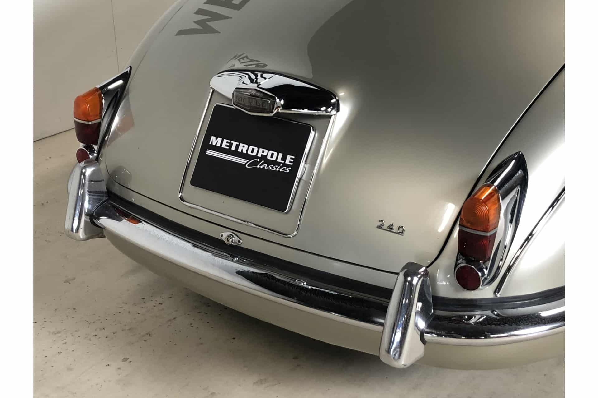 Jaguar MK II 240