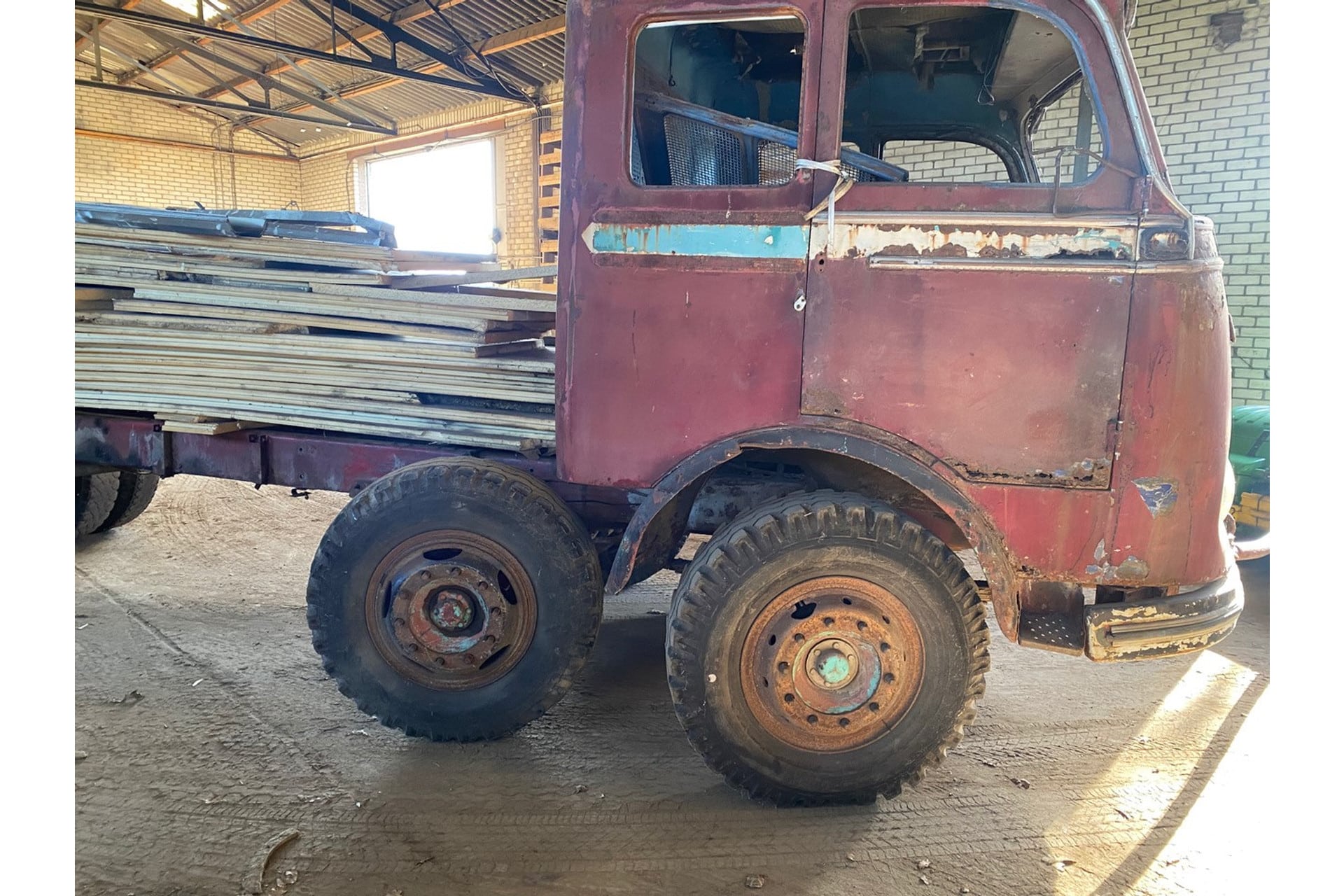 Mercedes-Benz Duizend poot LPS 333