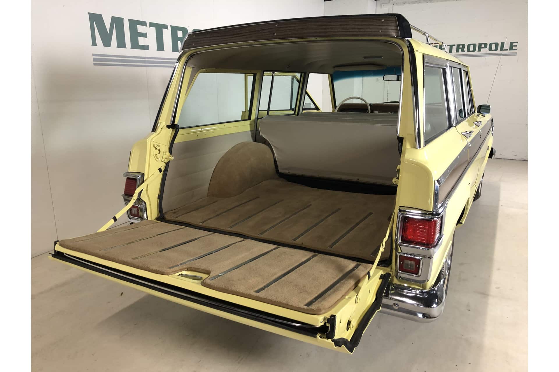 Jeep Wagoneer Station
