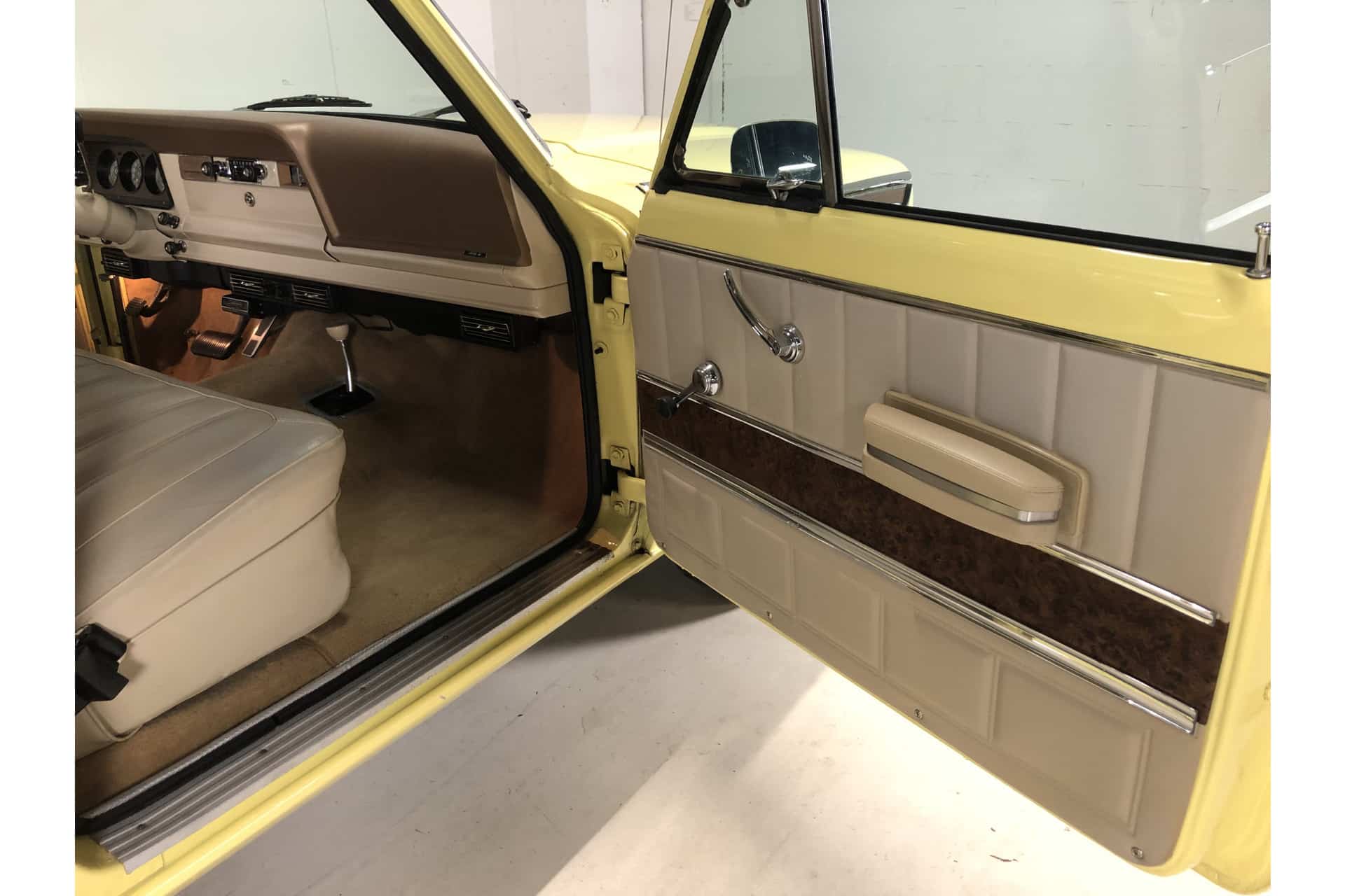 Jeep Wagoneer Station