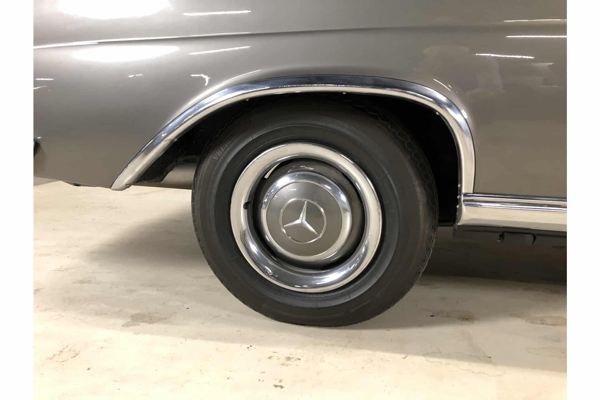 Mercedes-Benz 250 SE Convertible