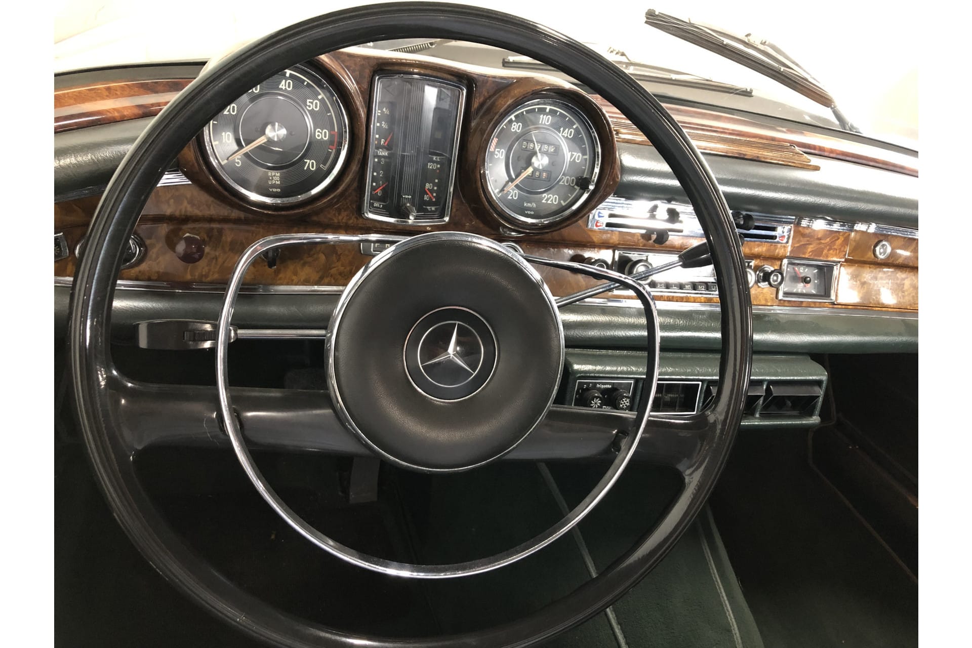 Mercedes-Benz 250 SE