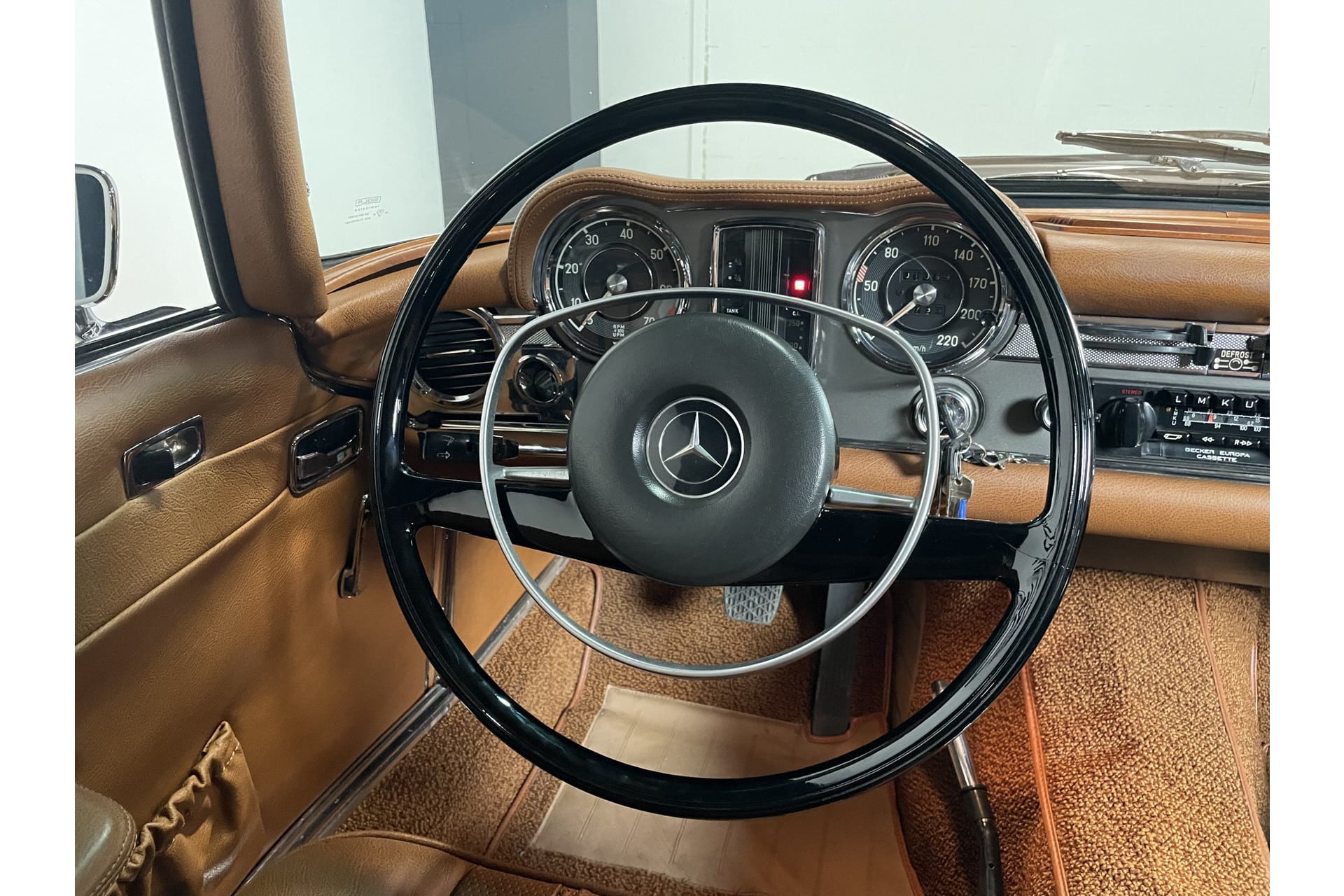 Mercedes-Benz 280 SL