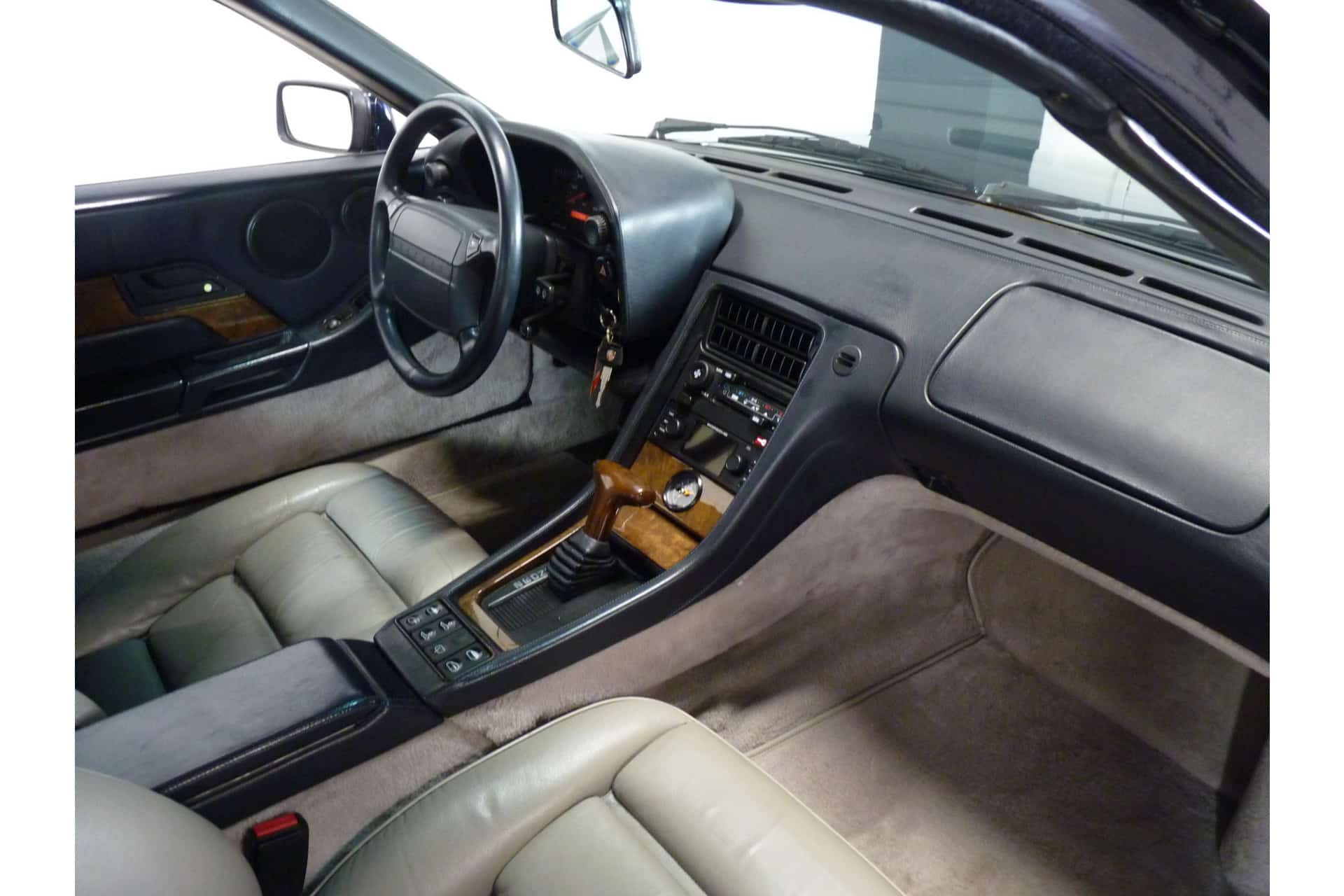 Porsche 928