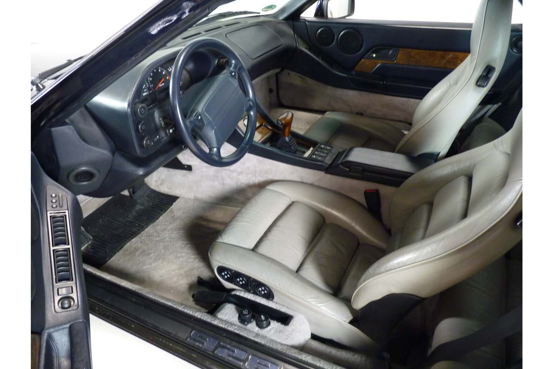 Porsche 928