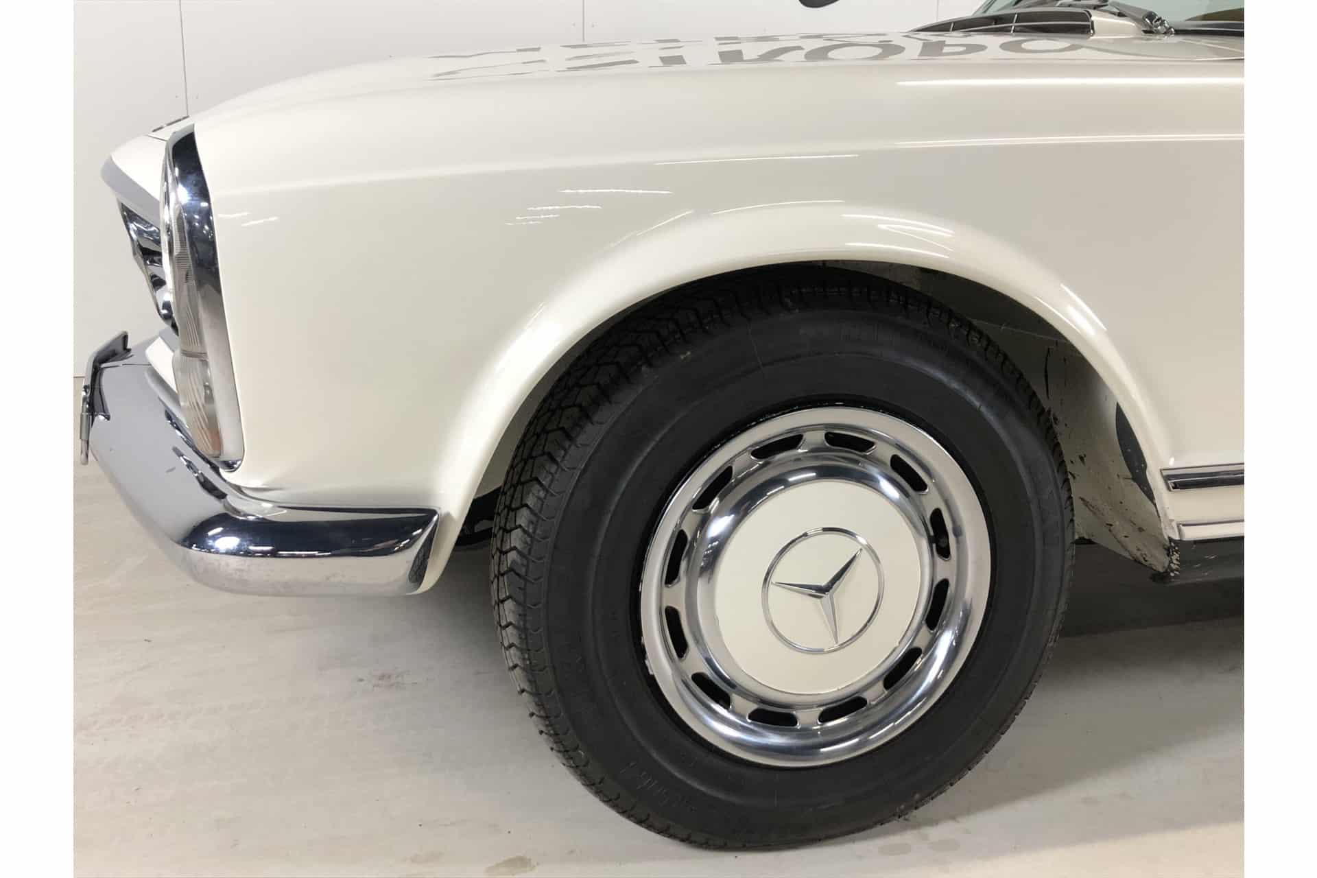 Mercedes-Benz 230 SL