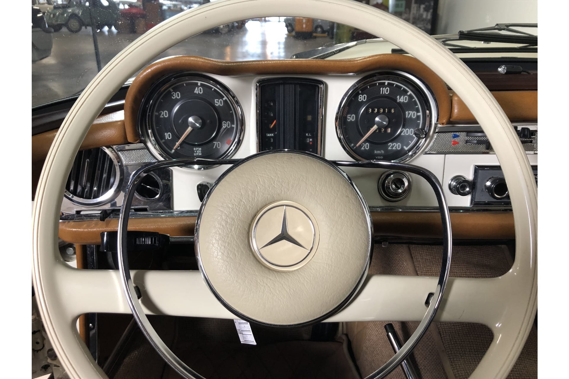 Mercedes-Benz 230 SL