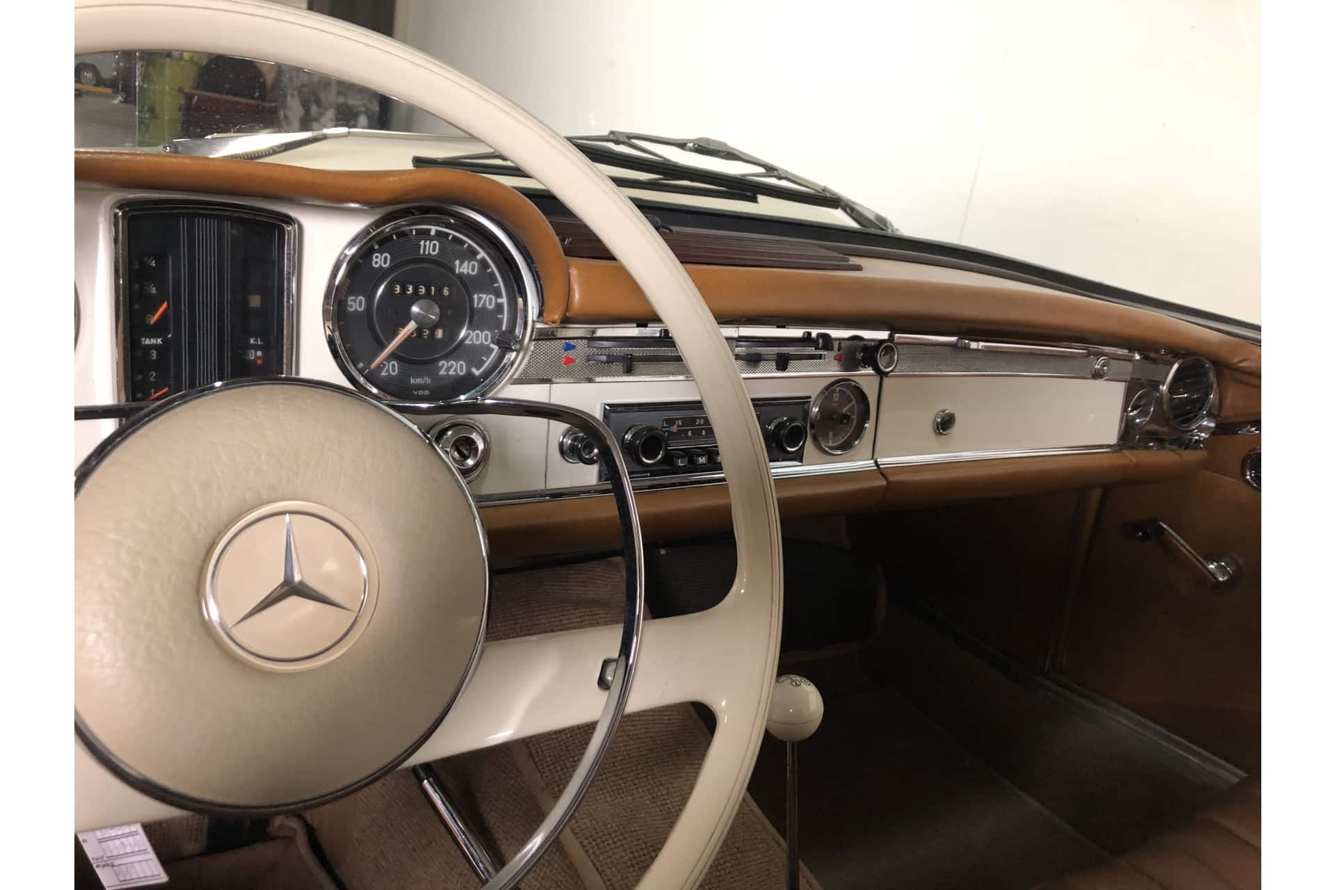 Mercedes-Benz 230 SL