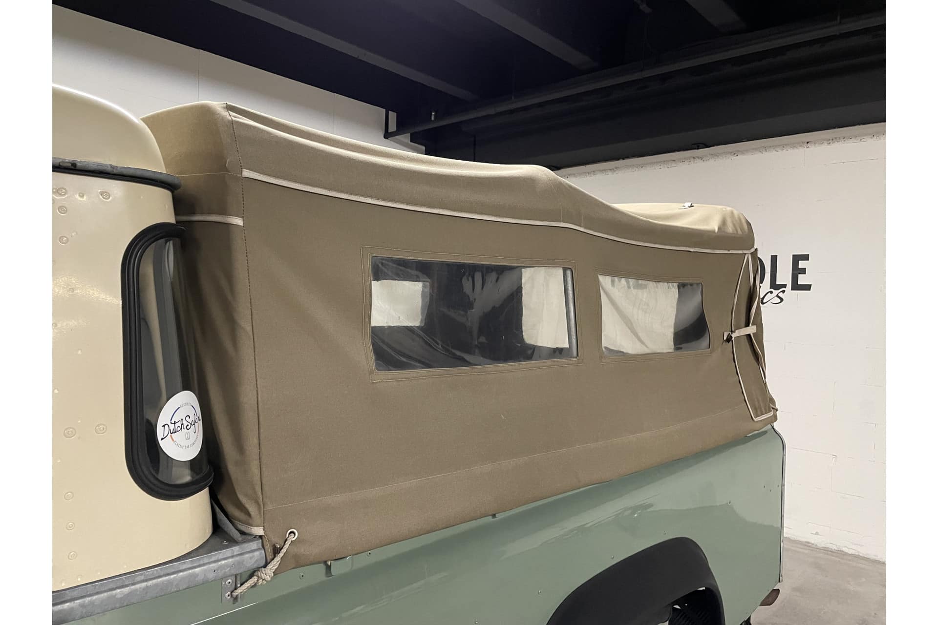 Land Rover Defender 110