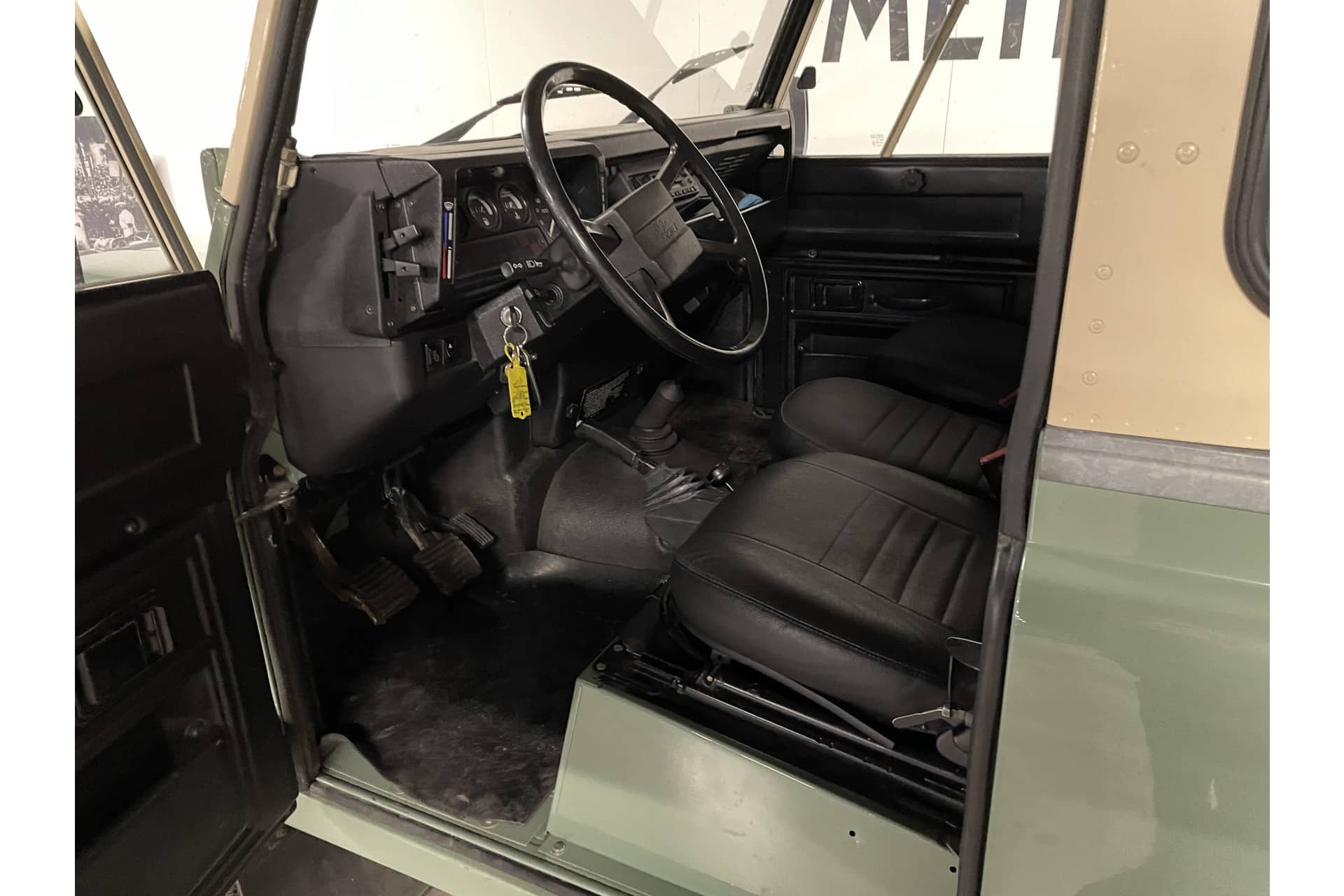 Land Rover Defender 110