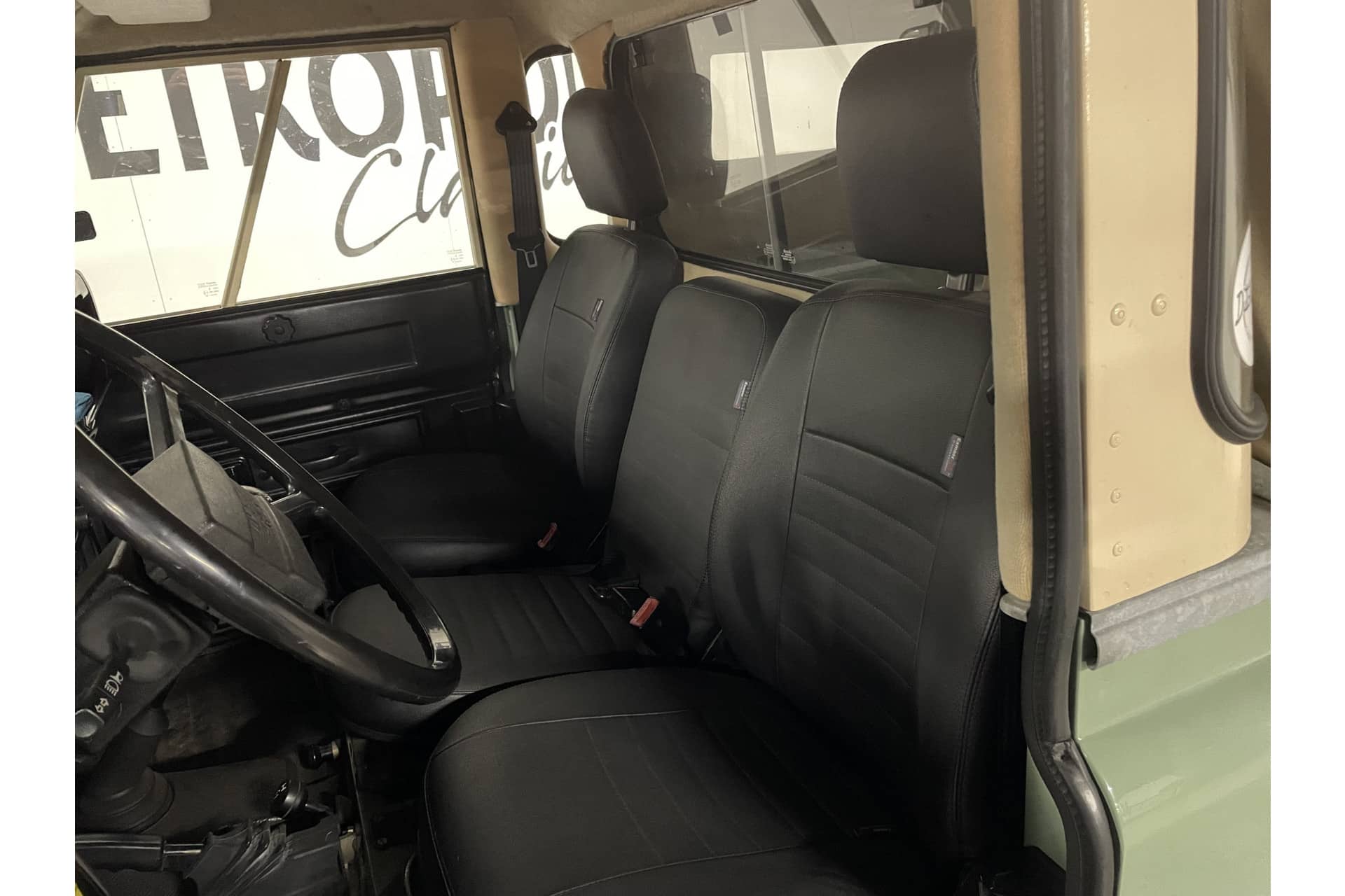 Land Rover Defender 110
