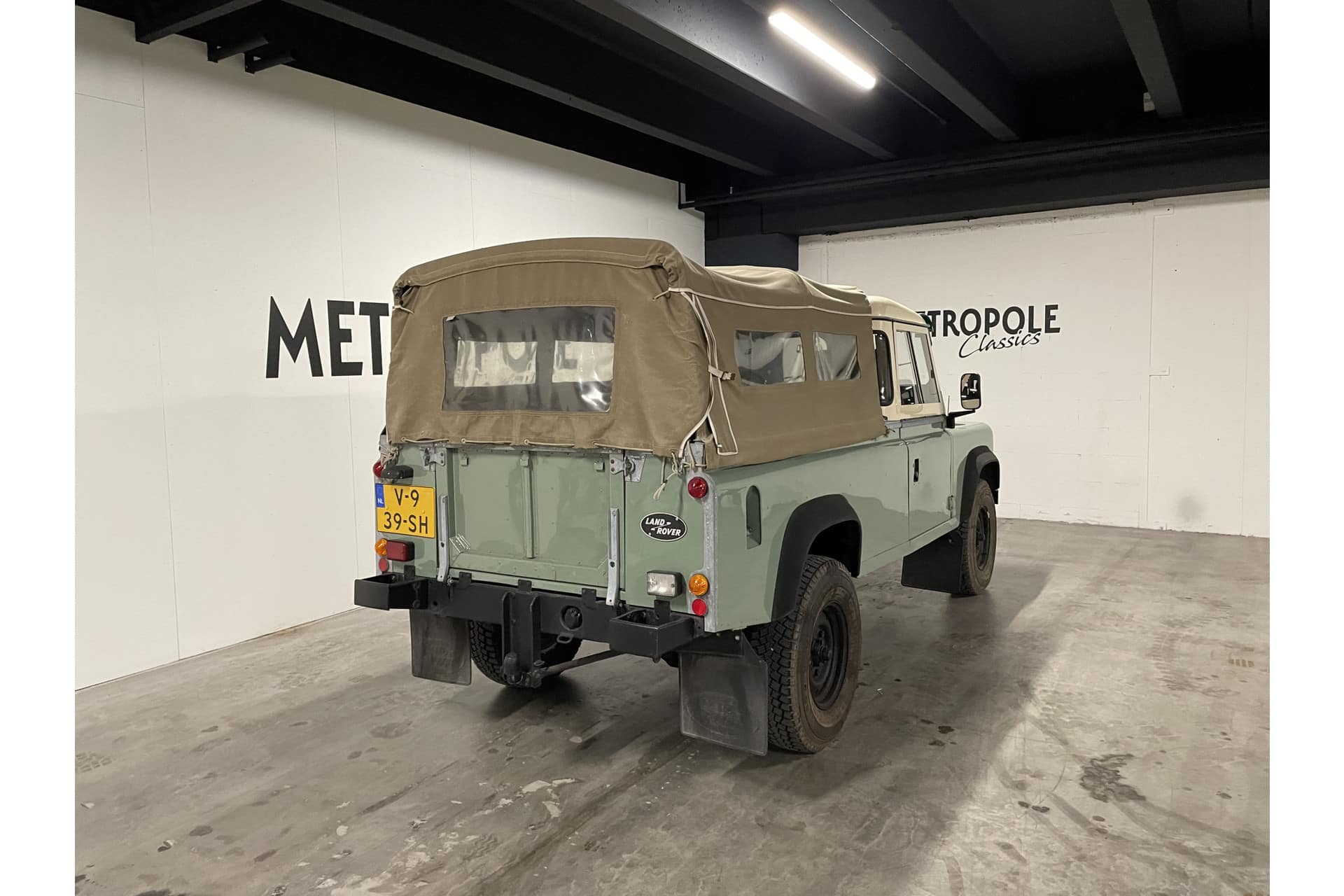 Land Rover Defender 110