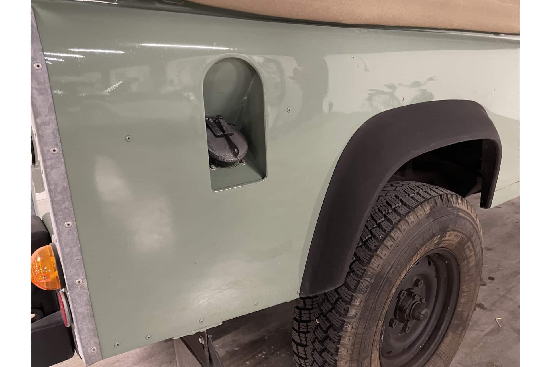 Land Rover Defender 110
